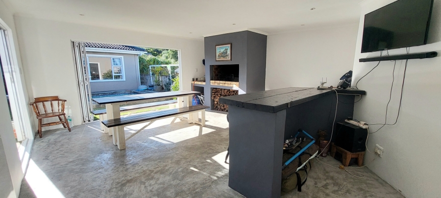 3 Bedroom Property for Sale in Sunrise On Sea Eastern Cape